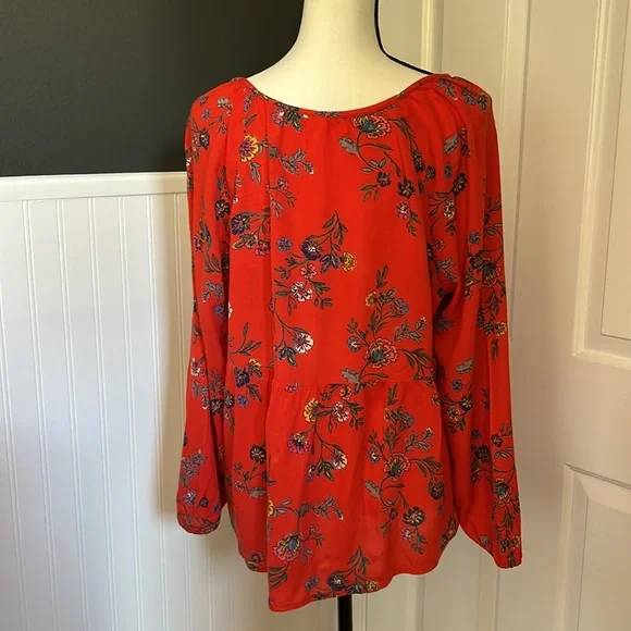 Old Navy Peasant Top - Picture 3 of 7